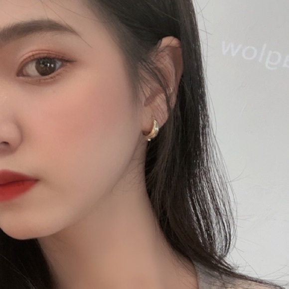 14K 💕Last one Gold Plated Circle Hoop Huggies - Picture 2 of 5